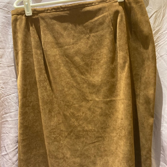 Skirt - Picture 2 of 5